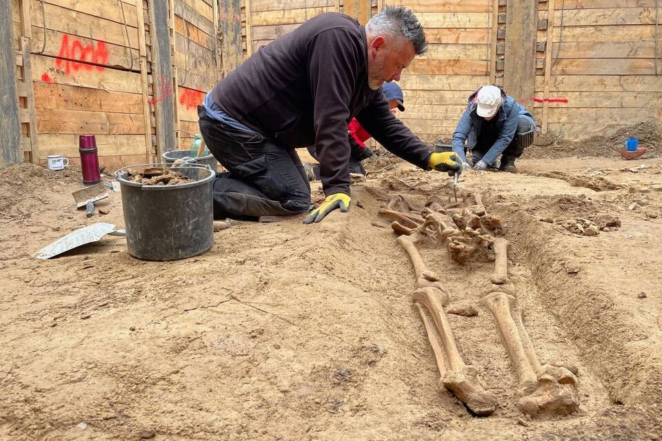Archäologen entdecken 30 Gräber unter Baustelle