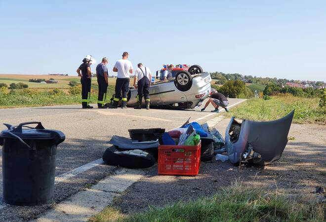 
		B293 bei Schwaigern:  Auto überschlägt sich - Frau schwer verletzt
		