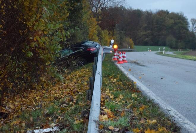 
		Epfenbach/Reichartshausen:  Autofahrer kommt von Fahrbahn ab und landet im Graben
		
