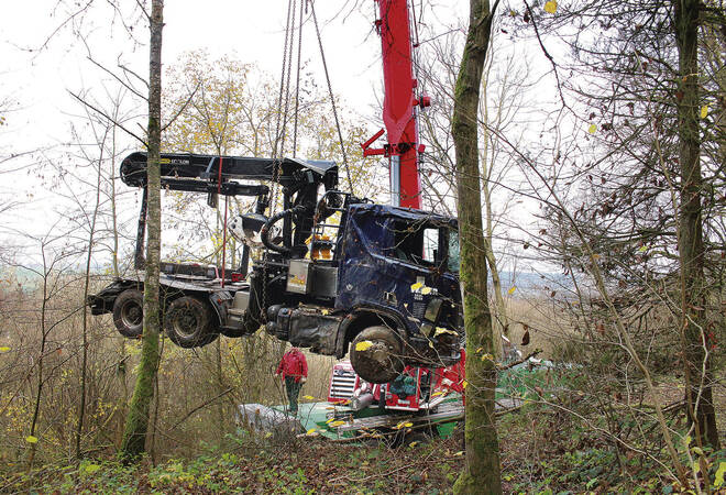 
		Waibstadt:  Bergung des verunglückten Holzlasters dauerte mehrere Stunden (Update)
		