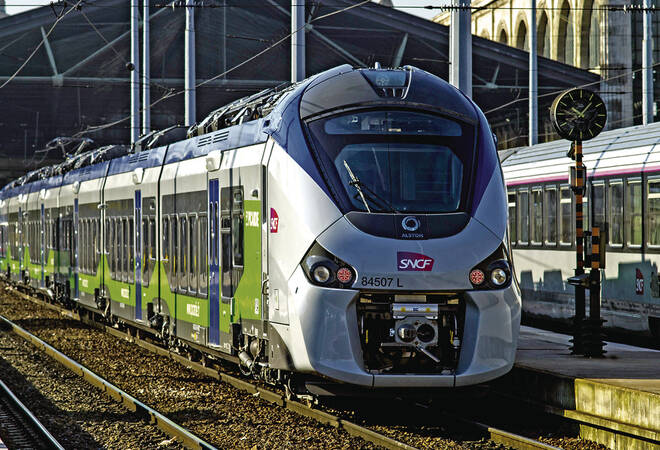 
		Bahnverkehr:  Ohne Umsteigen von Karlsruhe nach Straßburg
		