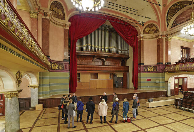 
		Heidelberger Stadthalle:  Konzertfreunde schalten im Sanierungs-Streit Petitionsausschuss ein
		