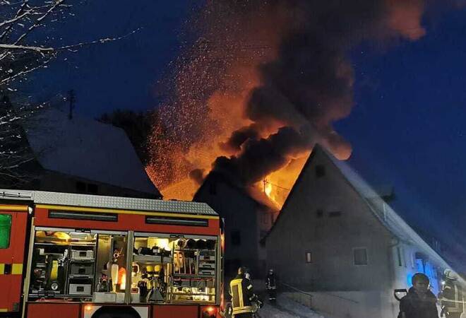 
		Epfenbach:  Zwei Personen retten sich aus brennendem Dachstuhl
		