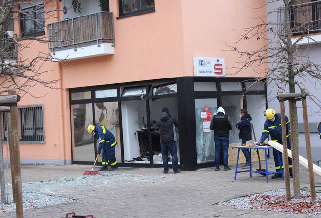 
		Ladenburg:  Es regnete Geldscheine nach der Automaten-Sprengung
		