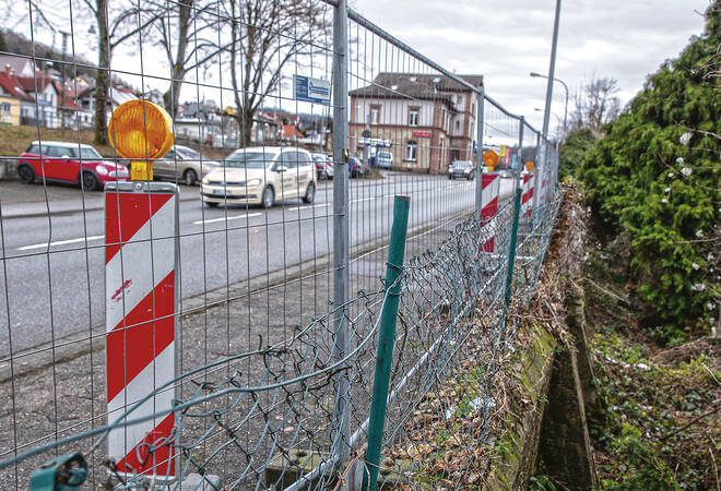 
		B37 in Neckarsteinach:  Verkehr wird wegen Stützwand umgelenkt
		
