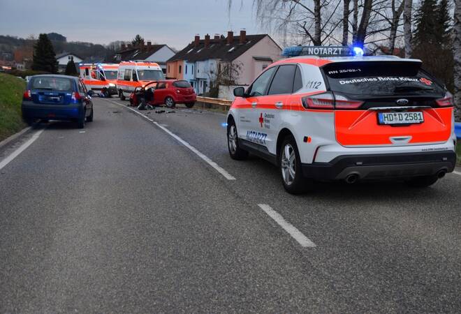 
		B292 bei Angelbachtal:  Autos stoßen frontal zusammen
		