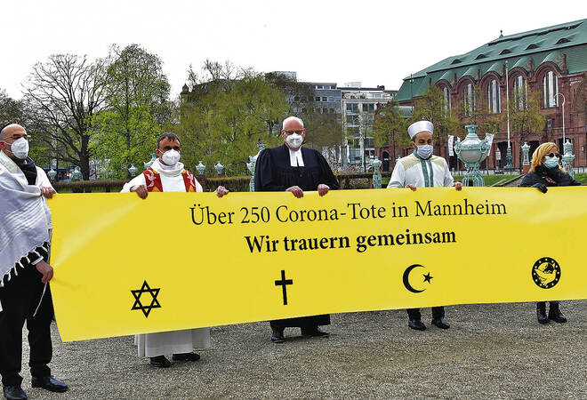 
		Mannheim:  Forum der Religionen gedenkt der Corona-Toten
		