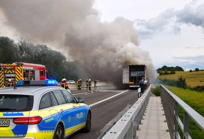 
		A6 bei Eschelbach:  Autobahn nach Lastagen-Brand voll gesperrt (Update/Fotogalerie)
		