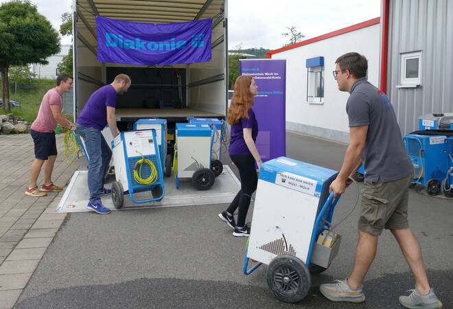 Fahrenbach: Wie der Pfarrer Bautrockner für die Flutopfer organisiert
