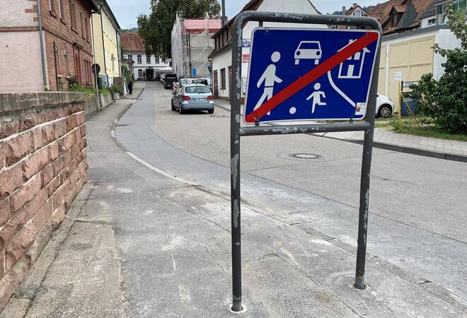 
		Mosbach:  Das Schild blockiert den Fußweg nicht mehr (Update)
		