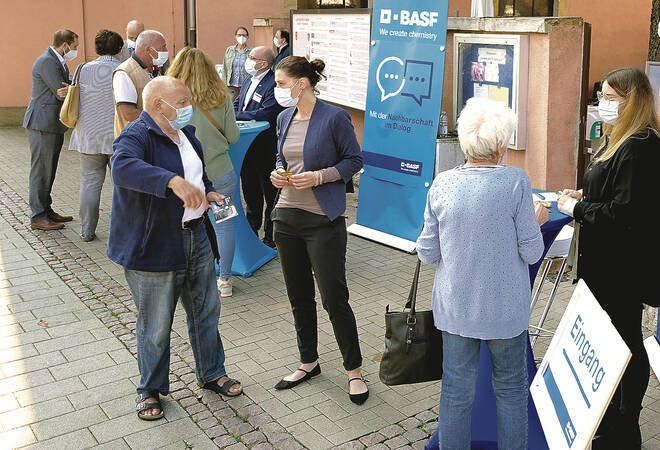 
		Ludwigshafen:  BASF diskutierte nach Ölregen mit Oppauer Anwohnern
		