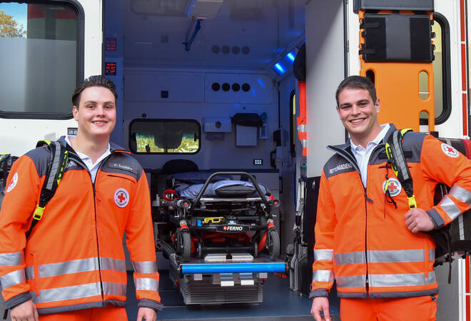 Metropolregion: Cornelius Engel und Fabian Schöpke werden Notfallsanitäter