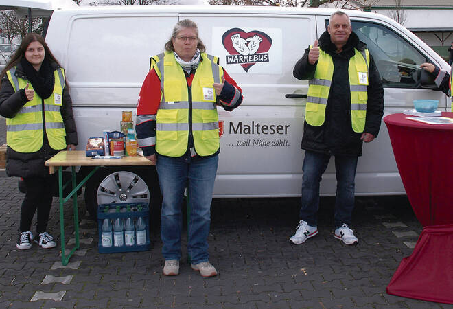 
		Ketsch:  Malteser-Team machte mit seinem Wärmebus Station
		