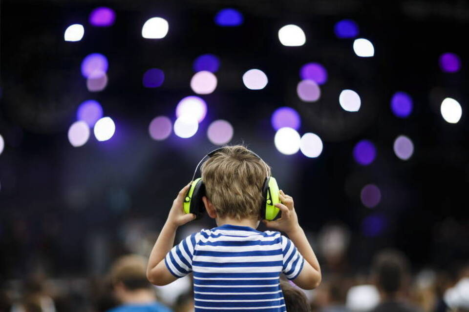Laute Schule und Musik aufs Ohr: Mehr Lärmschutz für Kinder nötig