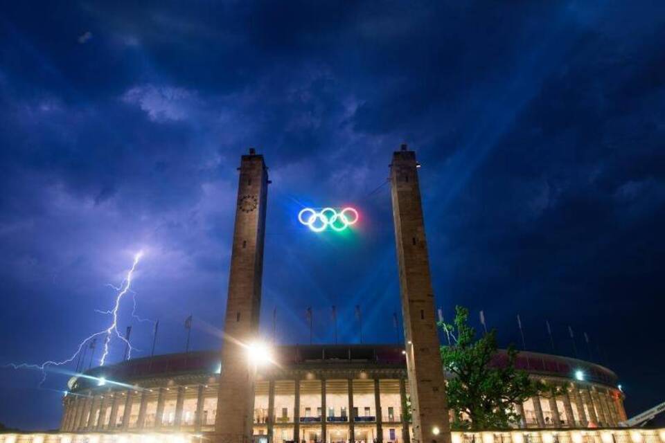 Gewitter über dem Olympiastadion