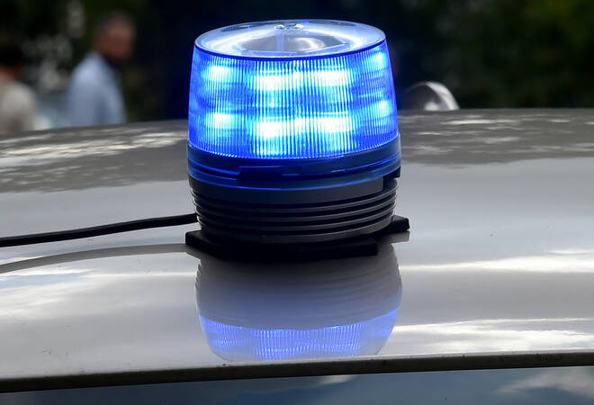 
		Mannheim:  Tür geöffnet, Auto beschädigt, Fahrer geschlagen
		