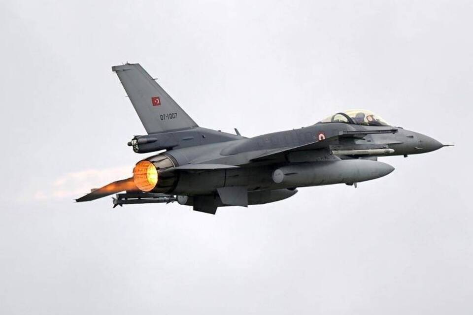 Türkisches Kampfflugzeug