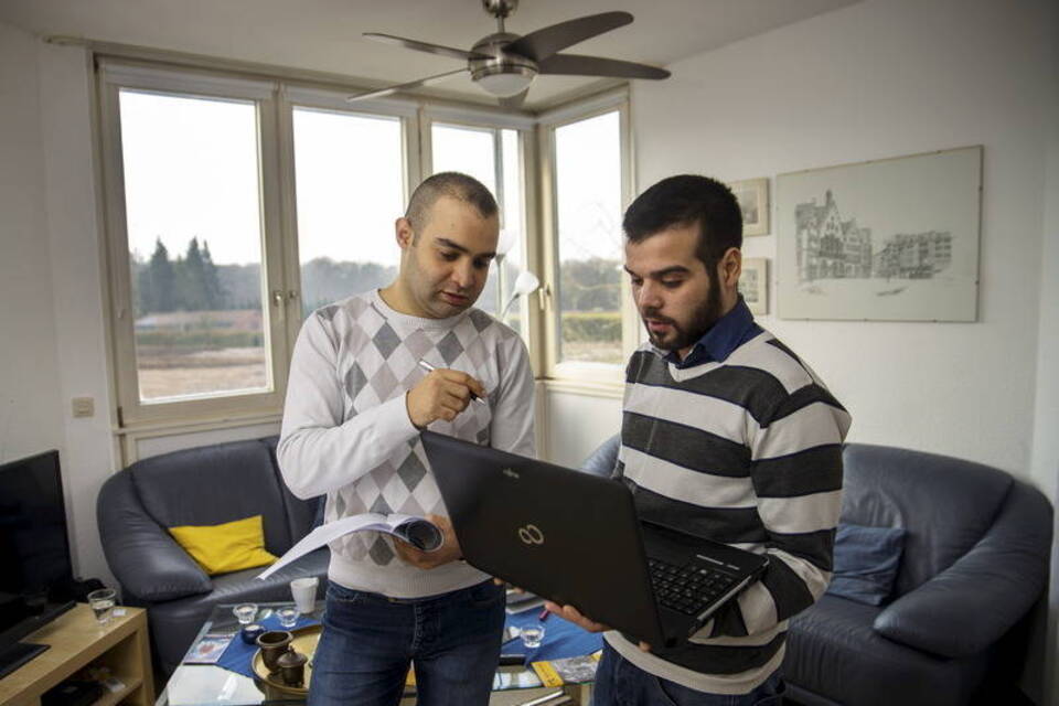 Zwei Syrer helfen bei der Integration - App für Neuankömmlinge