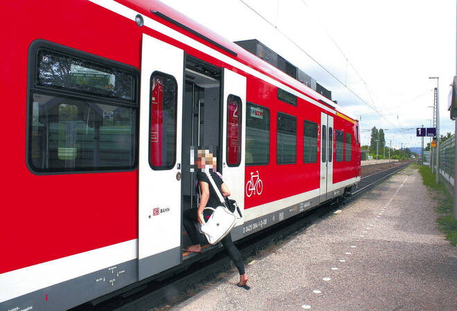 
		Mannheim:  Mit Messern in der S-Bahn bedroht
		
