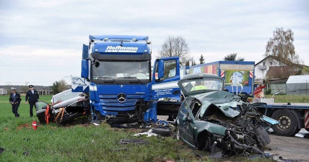 Kronau: 54-jähriger VW-Fahrer stirbt bei Zusammenstoß mit Lastwagen ... - Rhein-Neckar Zeitung