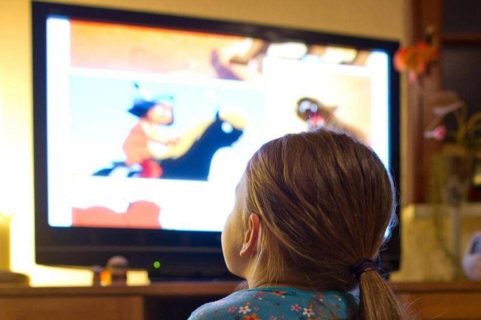 Kind vor Fernsehen