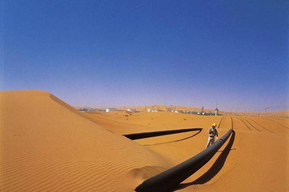 Öl-Pipeline in algerischer Wüste