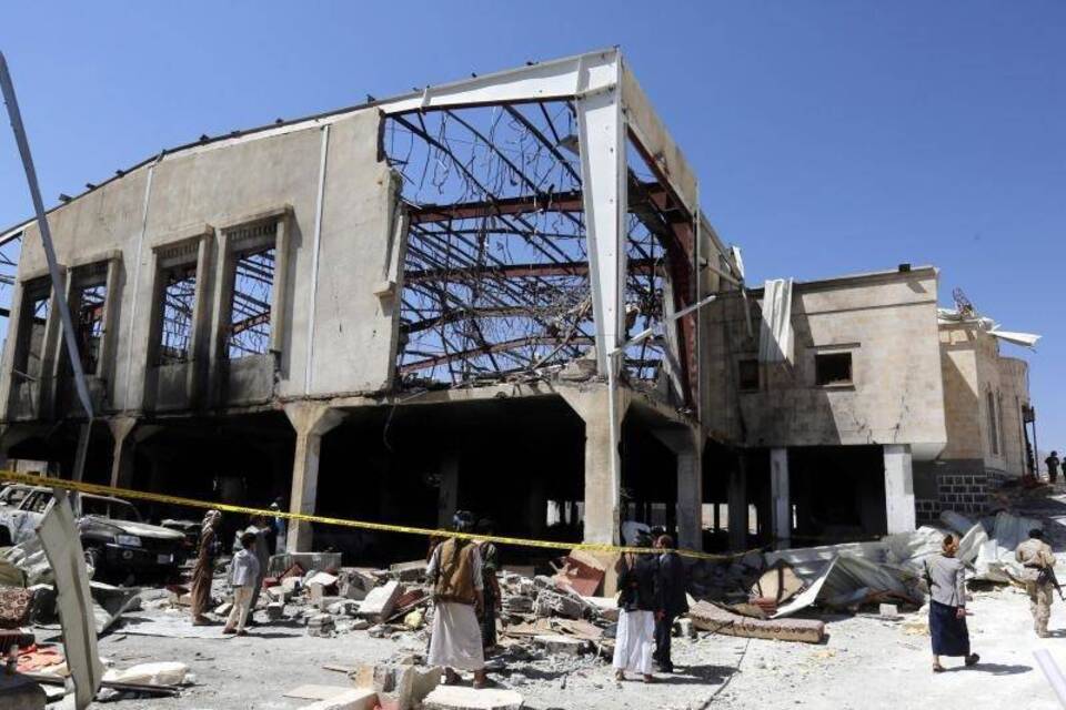 Zerstörte Leichenhalle bei Sanaa