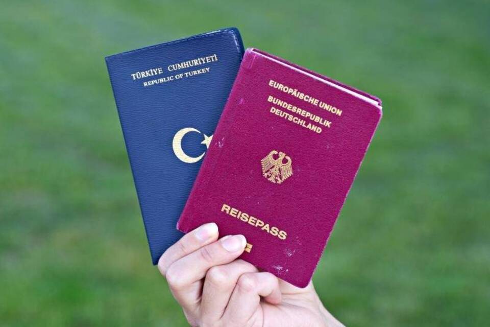 Türkischer und deutscher Pass