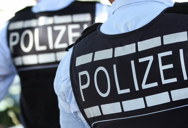 
		Mannheim:  Polizei beendet zwei Partys mit 27 und 23 Gästen
		
