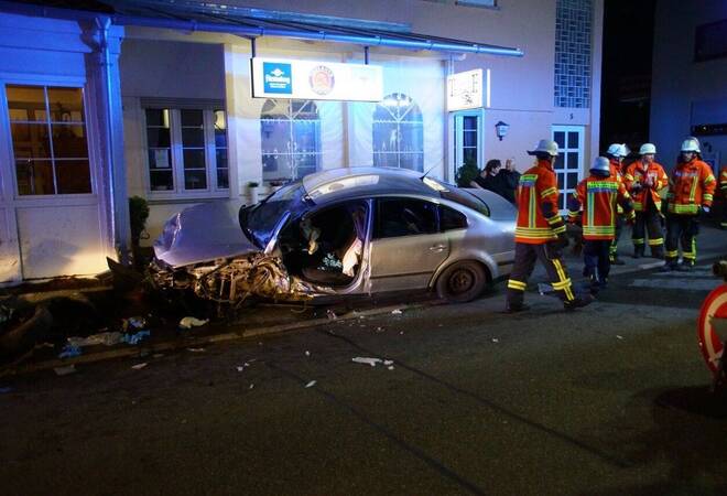 Unfall unter Zuckerschock Auto prallt in Fürfeld gegen