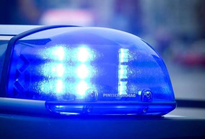 
		Helmstadt-Bargen:  Ohne Führerschein mit Mercedes Treppe zertrümmert
		