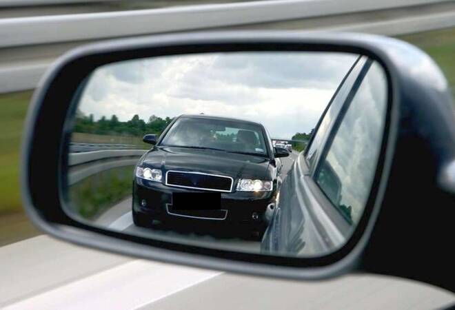 Neckarsteinach: Mehrere Autos müssen 18-jährigem Überholer ausweichen