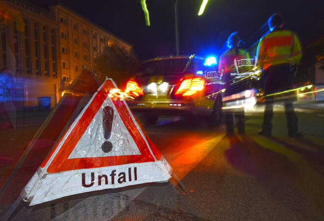 
		Weinheim:  B38 nach Unfall gesperrt
		