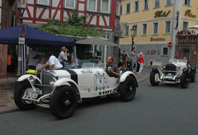 
		Heidelberg-Historic-Rallye:  Adrette Schnauferl tuckerten durch Buchen
		