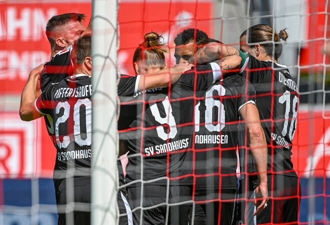 
		Regensburg:  SV Sandhausen bleibt nach 2:2 in Regensburg weiter Zweitligist
		