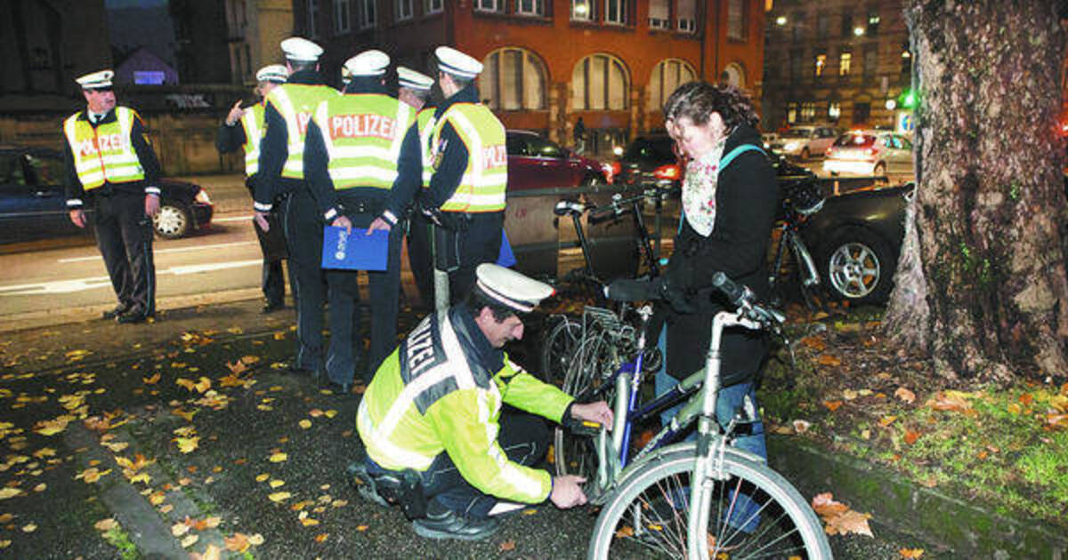 Unverhaltnismassig Und Sachbeschadigung Luftablassen Der Polizei Schlagt Hohe Wellen Nachrichten Aus Heidelberg Rnz