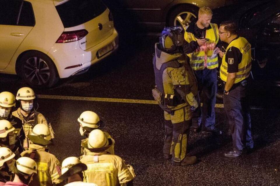 Unfall auf Berliner Stadtautobahn A100 Unfall auf Berliner Stadtautobahn A100