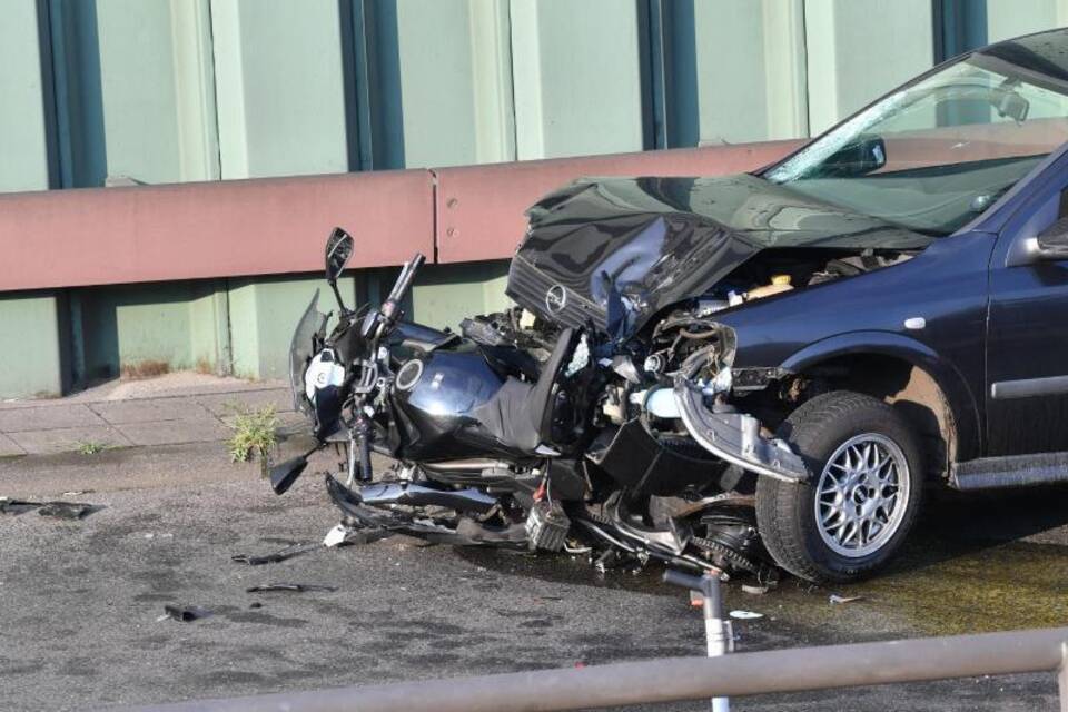 Unfälle auf Berliner Stadtautobahn Unfälle auf Berliner Stadtautobahn