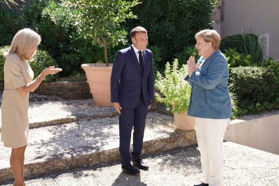 Kanzlerin Merkel besucht Frankreichs Präsident Macron
