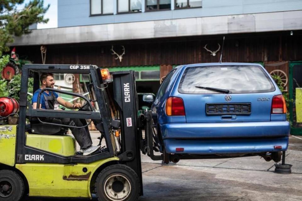 Gabelstapler mit Auto