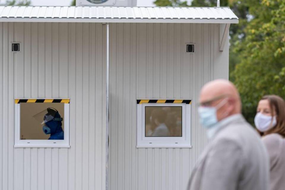 Volkswagen stellt eigene Test-Container auf Volkswagen stellt eigene Test-Container auf