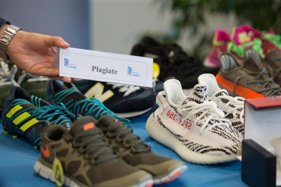 Gefälschte Turnschuhe Gefälschte Turnschuhe