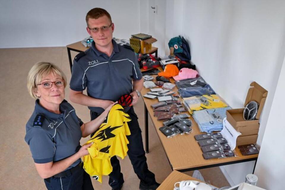 Mitarbeiter vom Zoll