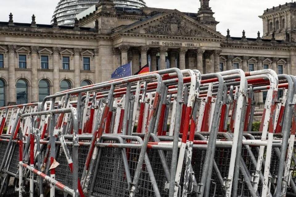 Absperrgitter im Regierungsviertel Absperrgitter im Regierungsviertel