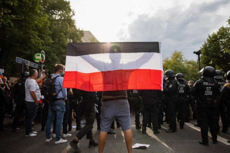 Reichsflagge auf Demo Reichsflagge auf Demo