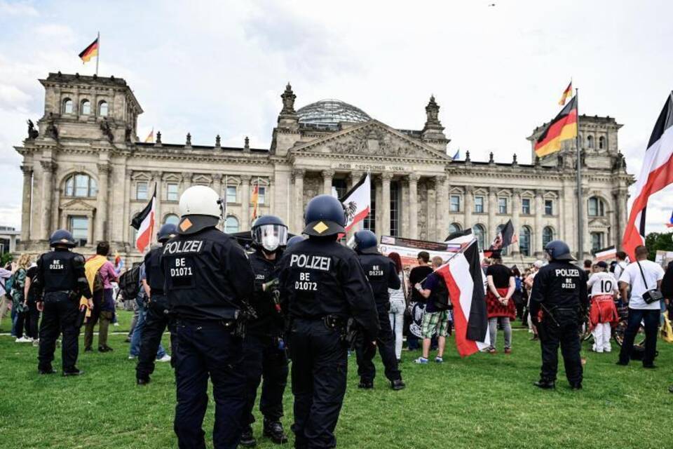 Protest gegen Corona-Maßnahmen Berlin Protest gegen Corona-Maßnahmen Berlin