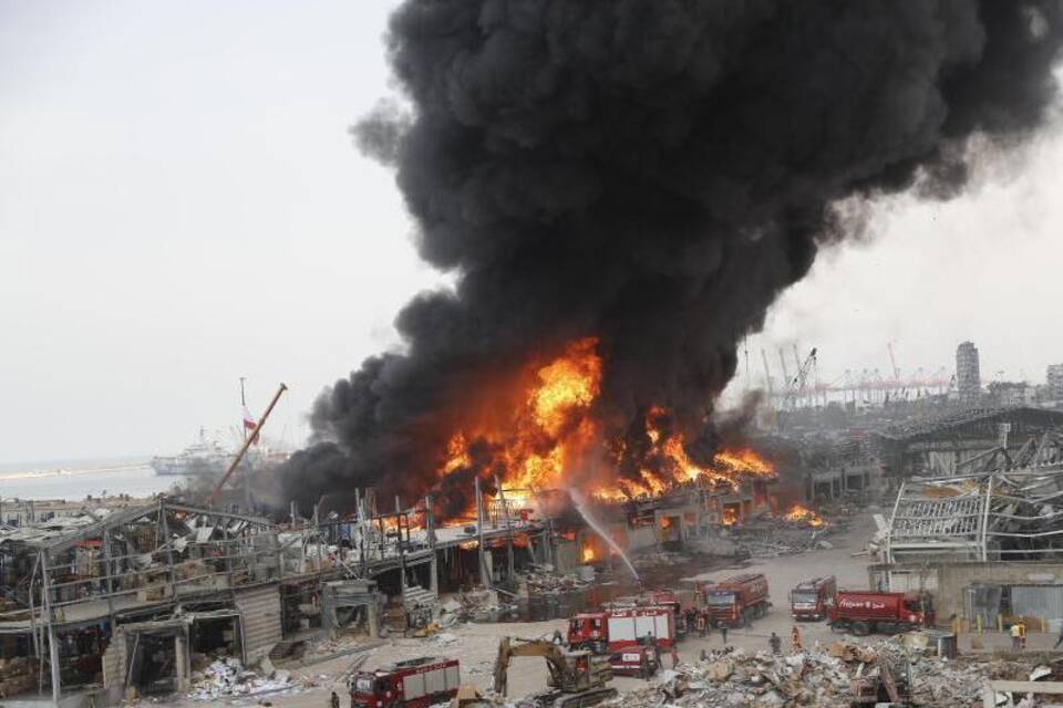 Wieder Feuer im Hafen von Beirut Wieder Feuer im Hafen von Beirut