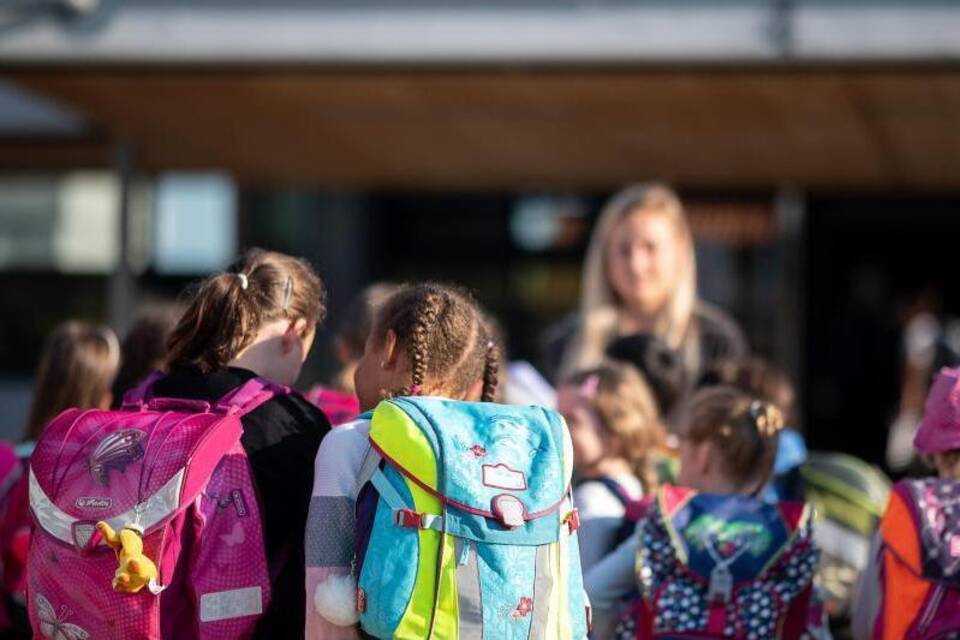 KINA - Ein schönes Land für Kinder? KINA - Ein schönes Land für Kinder?