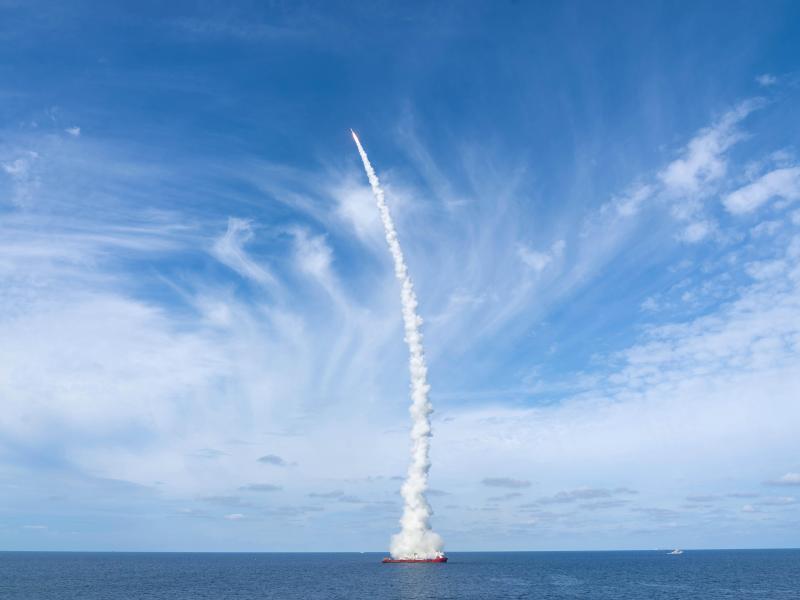 Schräge Raketenspur Klaro! Neues RNZ