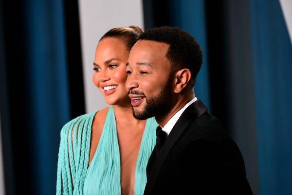 John Legend & Chrissy Teigen John Legend & Chrissy Teigen
